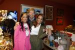 Amsterdam 3 februari 2023
Patty Brard verkoopt vrijwillig haar inboeder bij Decor Amsterdam. Ook sochter Priscilla Nasi en haar Man Antoine zijn aanwezig.
