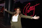 Amsterdam 3 februari 2023
Patty Brard verkoopt vrijwillig haar inboeder bij Decor Amsterdam. Ook sochter Priscilla Nasi en haar Man Antoine zijn aanwezig.