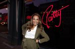 Amsterdam 3 februari 2023
Patty Brard verkoopt vrijwillig haar inboeder bij Decor Amsterdam. Ook sochter Priscilla Nasi en haar Man Antoine zijn aanwezig.