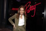 Amsterdam 3 februari 2023
Patty Brard verkoopt vrijwillig haar inboeder bij Decor Amsterdam. Ook sochter Priscilla Nasi en haar Man Antoine zijn aanwezig.