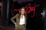 Amsterdam 3 februari 2023
Patty Brard verkoopt vrijwillig haar inboeder bij Decor Amsterdam. Ook sochter Priscilla Nasi en haar Man Antoine zijn aanwezig.
