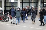 Utrecht 9 februari 2023
Kort geding Roxeanne Hazes vs. Rachel Hazes.  Roxeanne Hazes haar advocaat Maarten Kox (l) komt aan bij de rechtbank in Utrecht. Naast hem loopt ex advocaat Mr Tomlow en erachter Marieke v Beek en Robert Arjan Israel met vriendin