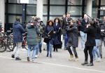 Utrecht 9 februari 2023
Kort geding Roxeanne Hazes vs. Rachel Hazes.  Roxeanne Hazes haar advocaat Maarten Kox (l) komt aan bij de rechtbank in Utrecht. Naast hem loopt ex advocaat Mr Tomlow en erachter Marieke v Beek en Robert Arjan Israel met vriendin