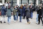 Utrecht 9 februari 2023
Kort geding Roxeanne Hazes vs. Rachel Hazes.  Roxeanne Hazes haar advocaat Maarten Kox (l) komt aan bij de rechtbank in Utrecht. Naast hem loopt ex advocaat Mr Tomlow en erachter Marieke v Beek en Robert Arjan Israel met vriendin