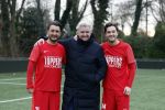 Amsterdam 28 januari 2023
Rene Froger sponsort met de toppers het voetbal elftal waar oa zijn zoons Danny en Maxim . Ook Danilo Kuipers speelt in dit elftal.