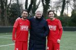 Amsterdam 28 januari 2023
Rene Froger sponsort met de toppers het voetbal elftal waar oa zijn zoons Danny en Maxim . Ook Danilo Kuipers speelt in dit elftal.
