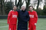 Amsterdam 28 januari 2023
Rene Froger sponsort met de toppers het voetbal elftal waar oa zijn zoons Danny en Maxim . Ook Danilo Kuipers speelt in dit elftal.