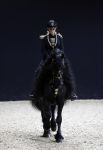 Amsterdam 28 januari 2023
Samantha Steenwijk rijdt op haar paard een kuhr terwijl ze zingt tijdens Jumping Amsterdam in de RAI.