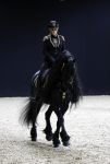 Amsterdam 28 januari 2023
Samantha Steenwijk rijdt op haar paard een kuhr terwijl ze zingt tijdens Jumping Amsterdam in de RAI.