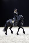 Amsterdam 28 januari 2023
Samantha Steenwijk rijdt op haar paard een kuhr terwijl ze zingt tijdens Jumping Amsterdam in de RAI.