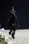 Amsterdam 28 januari 2023
Samantha Steenwijk rijdt op haar paard een kuhr terwijl ze zingt tijdens Jumping Amsterdam in de RAI.