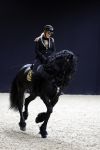 Amsterdam 28 januari 2023
Samantha Steenwijk rijdt op haar paard een kuhr terwijl ze zingt tijdens Jumping Amsterdam in de RAI.
