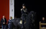 Amsterdam 28 januari 2023
Samantha Steenwijk rijdt op haar paard een kuhr terwijl ze zingt tijdens Jumping Amsterdam in de RAI.