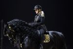 Amsterdam 28 januari 2023
Samantha Steenwijk rijdt op haar paard een kuhr terwijl ze zingt tijdens Jumping Amsterdam in de RAI.