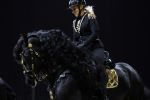 Amsterdam 28 januari 2023
Samantha Steenwijk rijdt op haar paard een kuhr terwijl ze zingt tijdens Jumping Amsterdam in de RAI.