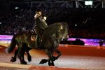 Amsterdam 28 januari 2023
Samantha Steenwijk rijdt op haar paard een kuhr terwijl ze zingt tijdens Jumping Amsterdam in de RAI.