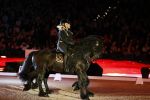 Amsterdam 28 januari 2023
Samantha Steenwijk rijdt op haar paard een kuhr terwijl ze zingt tijdens Jumping Amsterdam in de RAI.