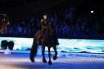 Amsterdam 28 januari 2023
Samantha Steenwijk rijdt op haar paard een kuhr terwijl ze zingt tijdens Jumping Amsterdam in de RAI.
