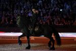 Amsterdam 28 januari 2023
Samantha Steenwijk rijdt op haar paard een kuhr terwijl ze zingt tijdens Jumping Amsterdam in de RAI.