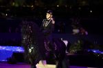 Amsterdam 28 januari 2023
Samantha Steenwijk rijdt op haar paard een kuhr terwijl ze zingt tijdens Jumping Amsterdam in de RAI.