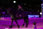 Amsterdam 28 januari 2023
Samantha Steenwijk rijdt op haar paard een kuhr terwijl ze zingt tijdens Jumping Amsterdam in de RAI.