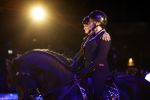 Amsterdam 28 januari 2023
Samantha Steenwijk rijdt op haar paard een kuhr terwijl ze zingt tijdens Jumping Amsterdam in de RAI.