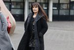 Utrecht 9 februari 2023
Kort geding Roxeanne Hazes vs. Rachel Hazes.  Roxeanne Hazes haar advocaat Maarten Kox (l) komt aan bij de rechtbank in Utrecht. Naast hem loopt ex advocaat Mr Tomlow en erachter Marieke v Beek en Robert Arjan Israel met vriendin