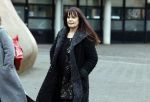 Utrecht 9 februari 2023
Kort geding Roxeanne Hazes vs. Rachel Hazes.  Roxeanne Hazes haar advocaat Maarten Kox (l) komt aan bij de rechtbank in Utrecht. Naast hem loopt ex advocaat Mr Tomlow en erachter Marieke v Beek en Robert Arjan Israel met vriendin