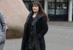 Utrecht 9 februari 2023
Kort geding Roxeanne Hazes vs. Rachel Hazes.  Roxeanne Hazes haar advocaat Maarten Kox (l) komt aan bij de rechtbank in Utrecht. Naast hem loopt ex advocaat Mr Tomlow en erachter Marieke v Beek en Robert Arjan Israel met vriendin