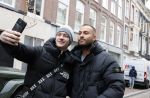 Amsterdam 13 januari 2024
Dave Roelvink met een fan op de pc hooftstraat