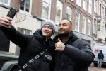 Amsterdam 13 januari 2024
Dave Roelvink met een fan op de pc hooftstraat