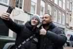 Amsterdam 13 januari 2024
Dave Roelvink met een fan op de pc hooftstraat