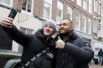 Amsterdam 13 januari 2024
Dave Roelvink met een fan op de pc hooftstraat