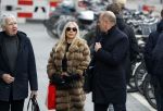 Amsterdam 11 januari 2024
Eugene v Duin arriveert bij de rechtbank van Amsterdam met zijn vrouw en advocaat .