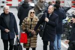 Amsterdam 11 januari 2024
Eugene v Duin arriveert bij de rechtbank van Amsterdam met zijn vrouw en advocaat .