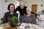 Enkhuizen 19 december 2024
Gerrie Hovenier samen met haar man en dochter . Gerrie is al 50 jaar lid van Story.