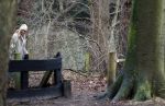 Huizen 13 januari 2024
Linda de Mol en Jeroen Rietbergen samen wandelend met hun 2 honden / labradors.