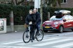 Amsterdam 9 januari 2024
Loiza lamers met partner op electrische van Moof fiets in Amsterdam.