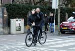 Amsterdam 9 januari 2024
Loiza lamers met partner op electrische van Moof fiets in Amsterdam.
