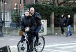 Amsterdam 9 januari 2024
Loiza lamers met partner op electrische van Moof fiets in Amsterdam.