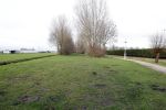 Lisse 6 januari 2023
Op deze locatie naast de Lissesche ijsbaan zou Maxime Meiland verkracht zijn . De speelrekken die daar stonden zijn onlangs weg gehaald . De gaten in de grond zitten er nog .