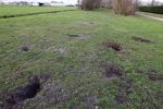Lisse 6 januari 2023
Op deze locatie naast de Lissesche ijsbaan zou Maxime Meiland verkracht zijn . De speelrekken die daar stonden zijn onlangs weg gehaald . De gaten in de grond zitten er nog .