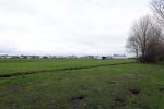 Lisse 6 januari 2023
Op deze locatie naast de Lissesche ijsbaan zou Maxime Meiland verkracht zijn . De speelrekken die daar stonden zijn onlangs weg gehaald . De gaten in de grond zitten er nog .