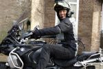 Amsterdam 4 januari 2024
Winston post op zijn BMW motor
