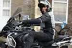 Amsterdam 4 januari 2024
Winston post op zijn BMW motor