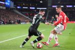 Eindhoven, 29 Januari 2025
8e en laatste wedstrijd  Champions League seizoen 2024-2025 PSV-FC Liverpool, eindstand 3-2
Andrew Robertson en Joe Veerman
Fotograaf Marco Ferrageau