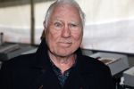 Hoek van Holland 2 januari 2025
De top 40 reikt prijzen uit aan ded Nederlandse Arteisten die in 1 jaar het langste op nummer 1 hebben gestaan .
Onder andere aanwezig Piet Veerman Erik de Zwart Corry Konings George Baker Jacques Herb Ben Cramer ea
Het geestje was in het Art Museum. Cesar Zuiderwijk
