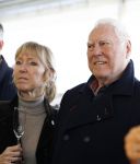 Hoek van Holland 2 januari 2025
De top 40 reikt prijzen uit aan ded Nederlandse Arteisten die in 1 jaar het langste op nummer 1 hebben gestaan .
Onder andere aanwezig Piet Veerman Erik de Zwart Corry Konings George Baker Jacques Herb Ben Cramer ea
Het geestje was in het Art Museum. Cesar Zuiderwijk met partner
