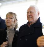 Hoek van Holland 2 januari 2025
De top 40 reikt prijzen uit aan ded Nederlandse Arteisten die in 1 jaar het langste op nummer 1 hebben gestaan .
Onder andere aanwezig Piet Veerman Erik de Zwart Corry Konings George Baker Jacques Herb Ben Cramer ea
Het geestje was in het Art Museum. Cesar Zuiderwijk met partner