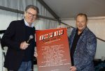Hoek van Holland 2 januari 2025
De top 40 reikt prijzen uit aan ded Nederlandse Arteisten die in 1 jaar het langste op nummer 1 hebben gestaan .
Onder andere aanwezig Piet Veerman Erik de Zwart Corry Konings George Baker Jacques Herb Ben Cramer ea
Het geestje was in het Art Museum. Erik de Zwart en Jaap Schut